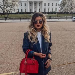 Meet your Posher, Daniela